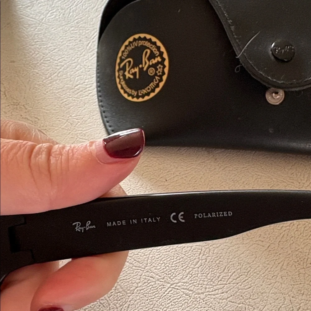 Men’s Ray-Ban Black polarized Sunglasses with Black Case